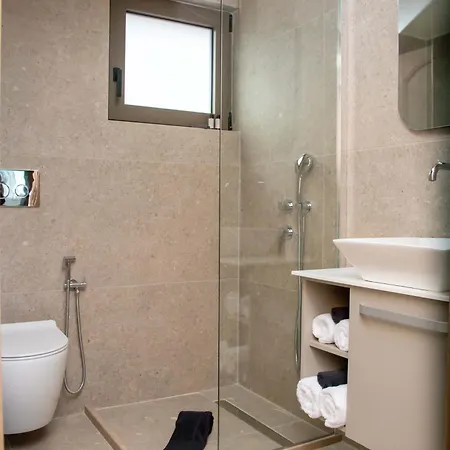 Luxurious Stone Nyaraló